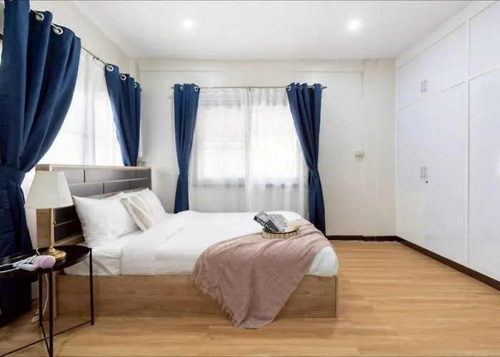 Gm7 - Private House Downtown 2mins Walk To Metro Bangkok
